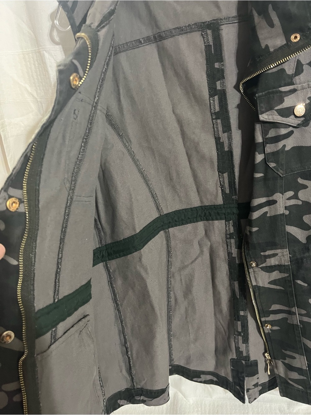 Duffield Lane Black & Gray Camouflage Utility Vest - Picture 3 of 5